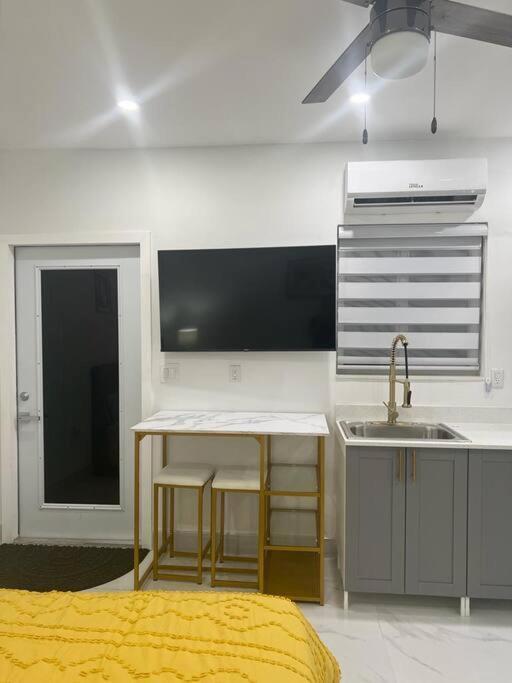 Stunning Deluxe Studio Hialeah Esterno foto