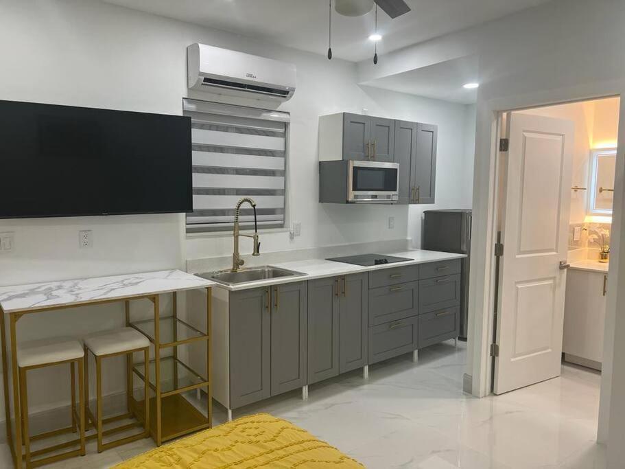 Stunning Deluxe Studio Hialeah Esterno foto